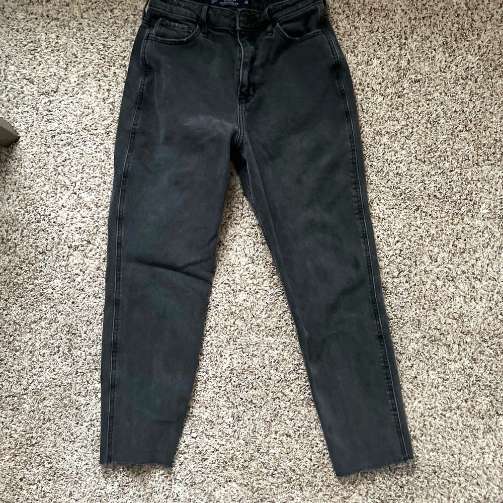 Hollister Ultra High Rise Mom Jeans Size 4S W26 L25 Frayed Hem Black